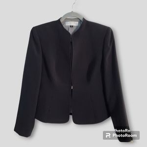 Tahari fully lined pinstripe fitted blazer, size 6P